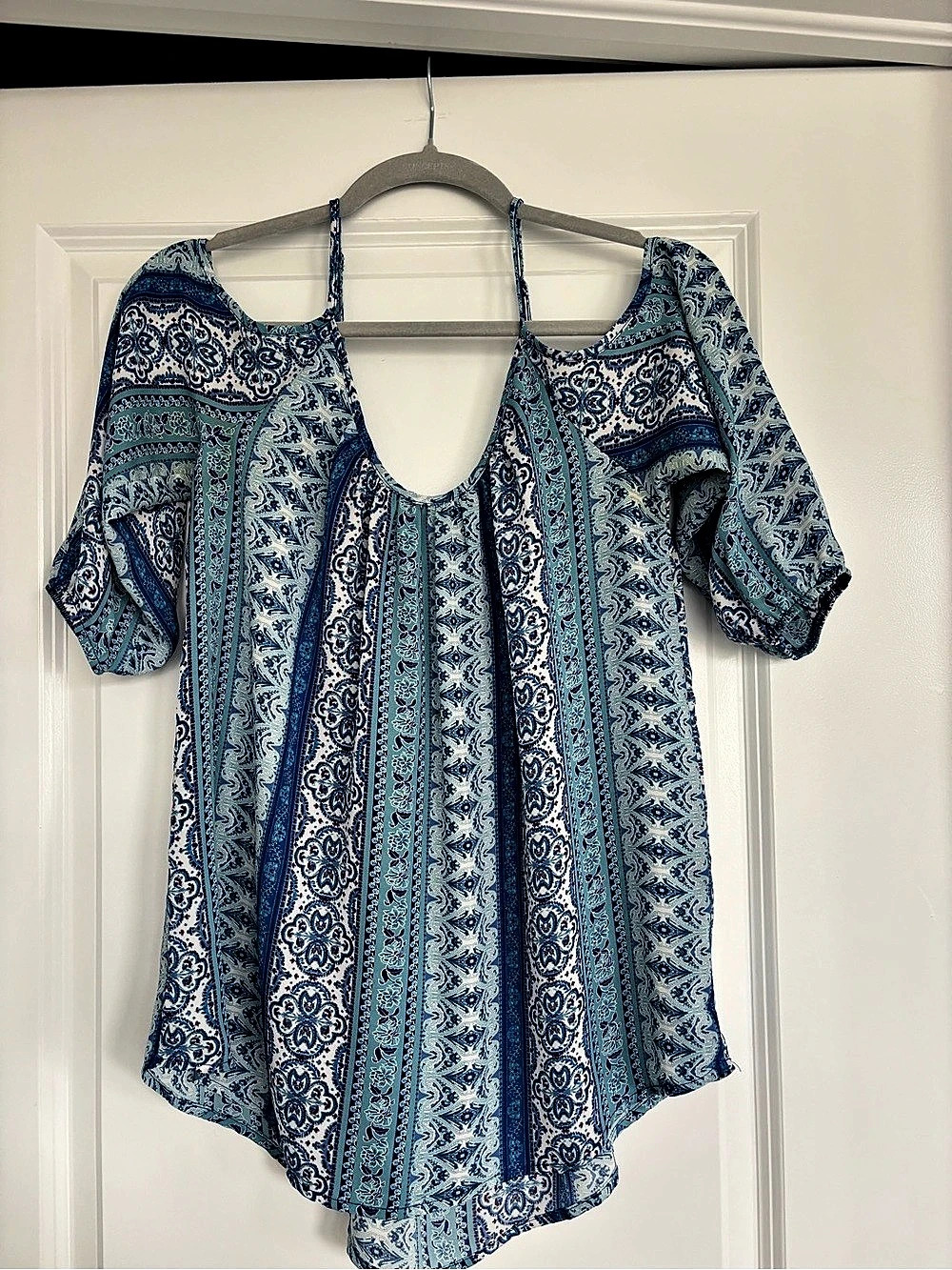 Pink Rose Paisley Blouse in Blue & White Size Large Like New